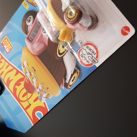 Hot Wheels Sweet Driver 2022 Fast Foodie Cupcake Car Cake Toppers - Picture 6 of 9